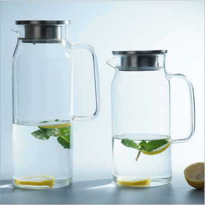 2018 hot sale hand blown borosilicate material glass pitcher with lid